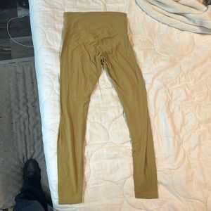 Lululemon size 8 yoga pants
